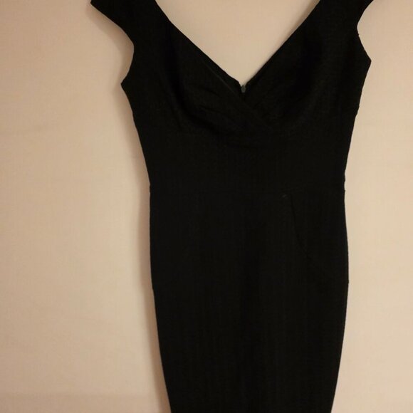 Maggy London Black V-Neck Sleeveless Sheath Dress - Picture 4 of 4